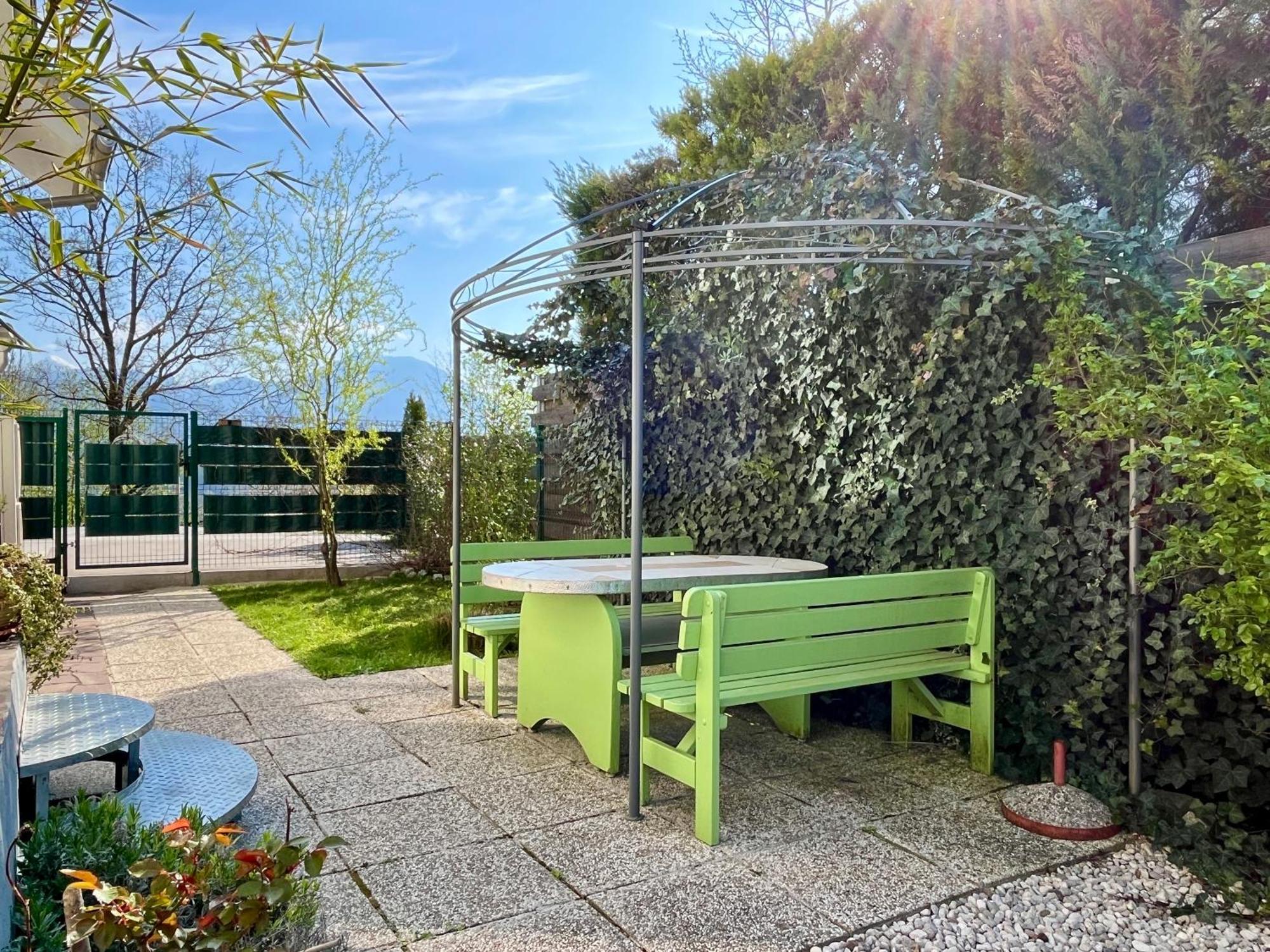 Garden Paradise Bled Apartments - Garden, Pond And Castle View Room photo